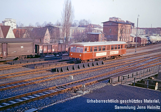 EBOE1491 Bf Oldesloe Ausfahrt von VT3.04 1967